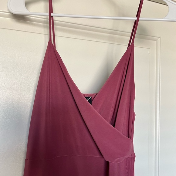 Pink Windsor dress with spaghetti straps and slit up to mid-thigh. Size Large. - Picture 3 of 6